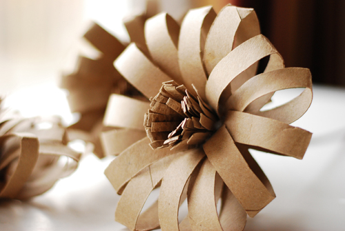 flor sencilla con carton reciclado y acabado natural marron crafty