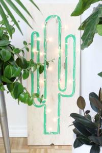 Cactus hecho con luces de Navidad