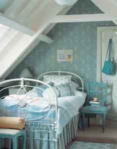 Dormitorio infantil en tonos azul cielo