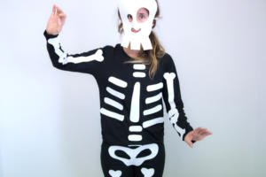 Disfraz de esqueleto con goma eva