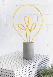 lampara de cemento e hilo de neon con forma de bombilla