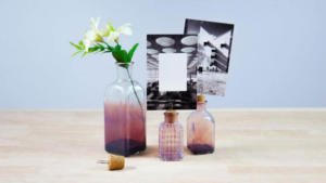 Portafotos hechos con botellas de vidrio