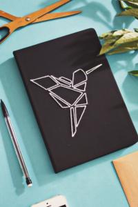 cuaderno con decoración origami