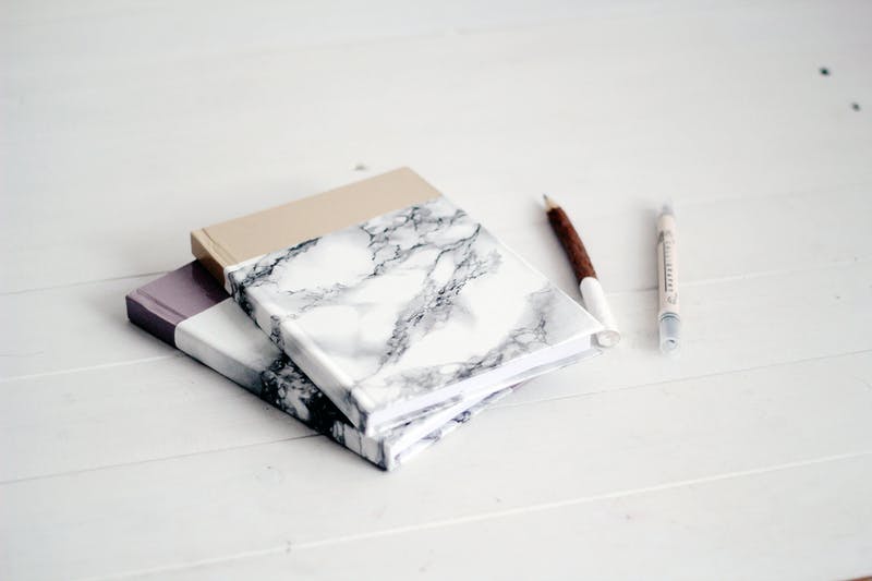 Cuaderno con aspecto marmolado