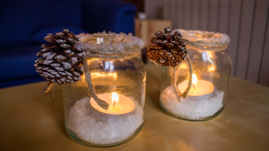 decoracion-navidena-tarros-de-cristal-para-velas-con-pinas| Handfie DIY