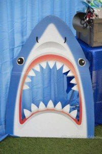 Photocall de tiburón para decorar cumpleaños