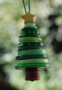 Cómo hacer un árbol de Navidad con botones