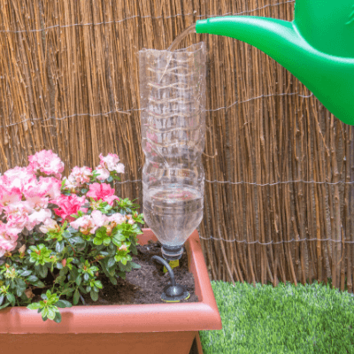 cada Nominación Chapoteo Regar plantas en vacaciones: 4 sistemas de riego por goteo - Handfie DIY