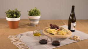 Tabla de quesos con vino y pan DIY