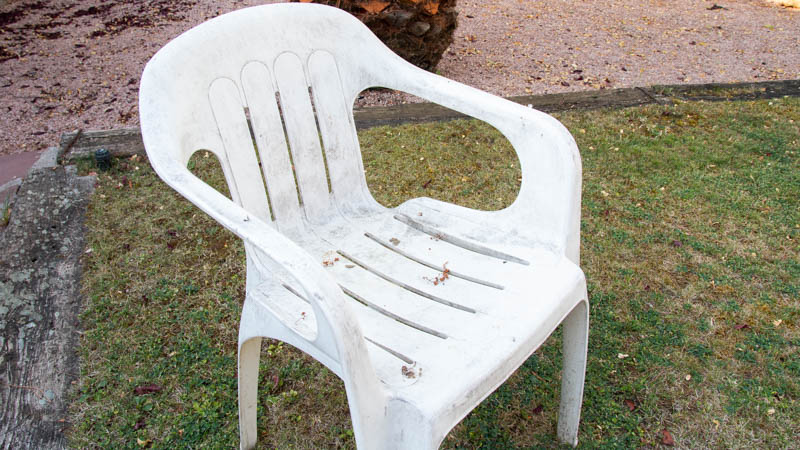 muy apetito Pescador Pintar sillas de plástico de terraza blancas - Handfie DIY