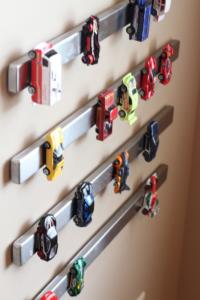 Organizador casero de coches de juguete para cuartos infantiles