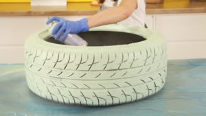 Decoración del neumático con pintura en spray