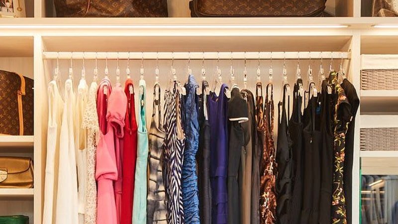 Cómo organizar el armario: 9 consejos prácticos que te ayudarán