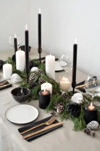 decoración de mesa navideña negra