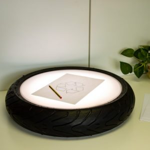 mesa de calco hecha con neumático
