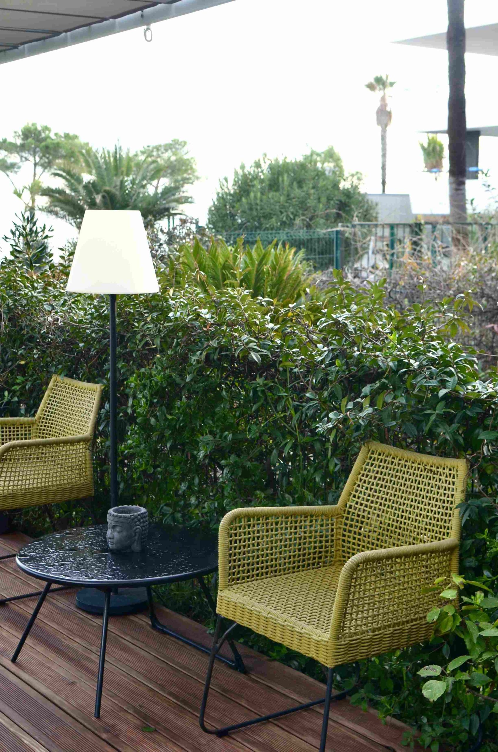 sillas verde de mimbre para la terraza o jardín