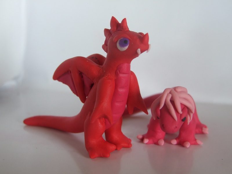 dragones hechos de plastilina 